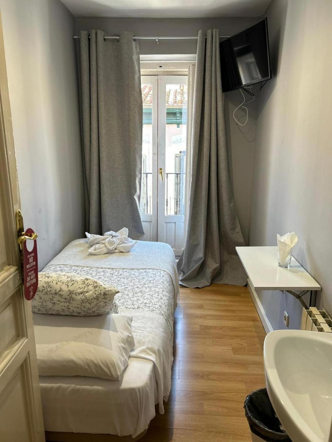 Single Room,1523381191:JPEG